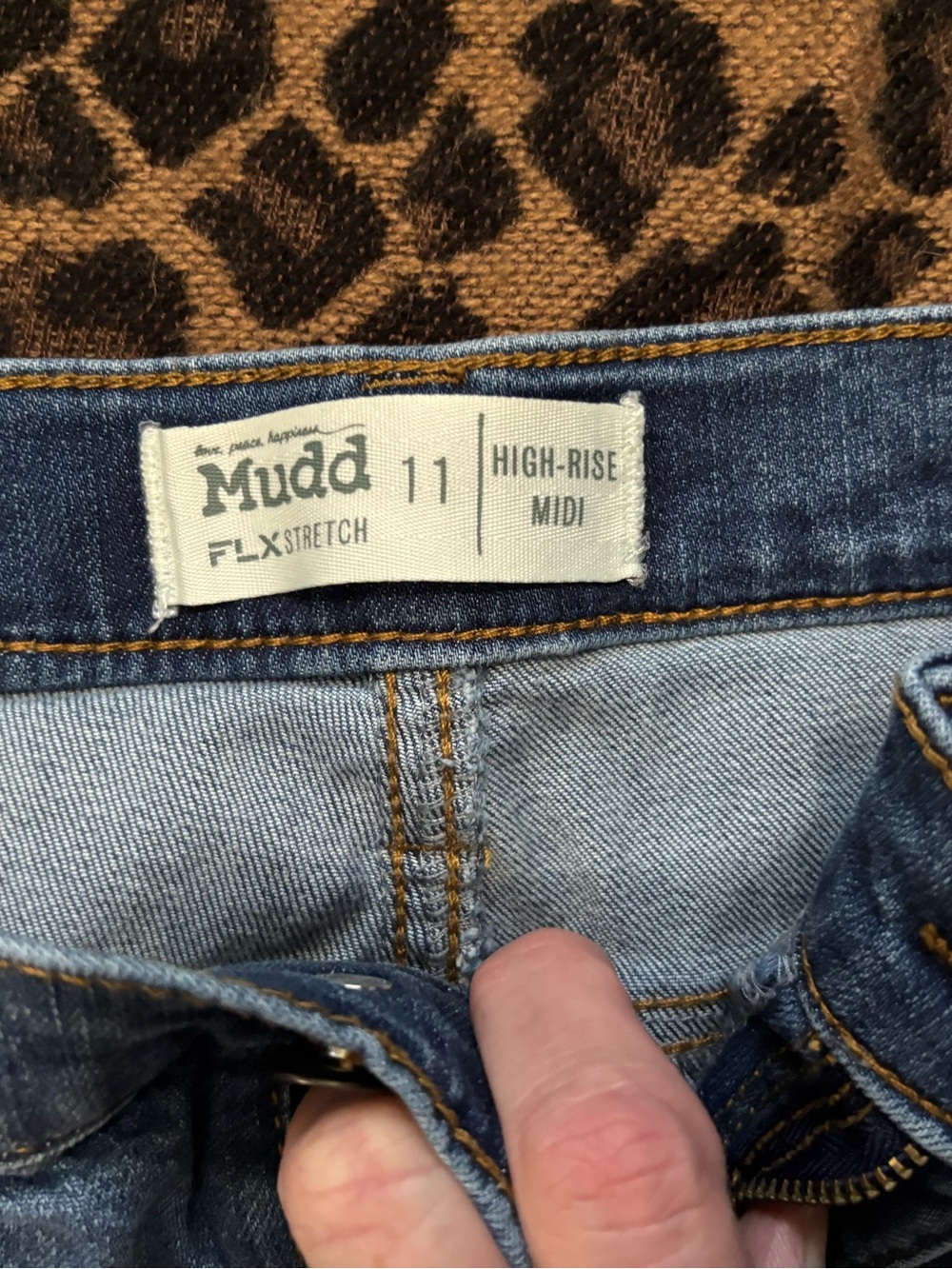 Mudd High-Rise woman’s Distressed Blue Denim Jeans - Picture 2 of 6